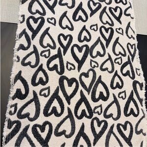 ✨NWOT! Storehouse Valentine’s Day Heart Table Runner